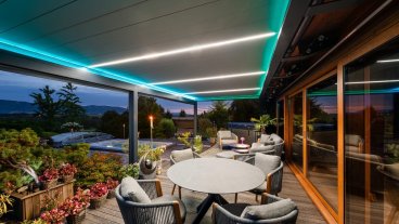 Bioklimatická pergola SKYLINE se screenovými roletami ZIPEX v Beskydech