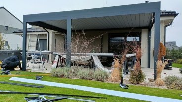 Bioklimatická pergola SKYLINE se ZIPEXEM