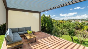 Moderní pergola SKYLINE nad brněnským panoramatem