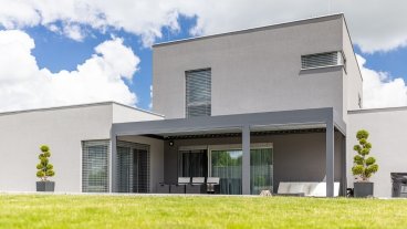 Pergola SKYLINE se screenovou roletou ZIPEX