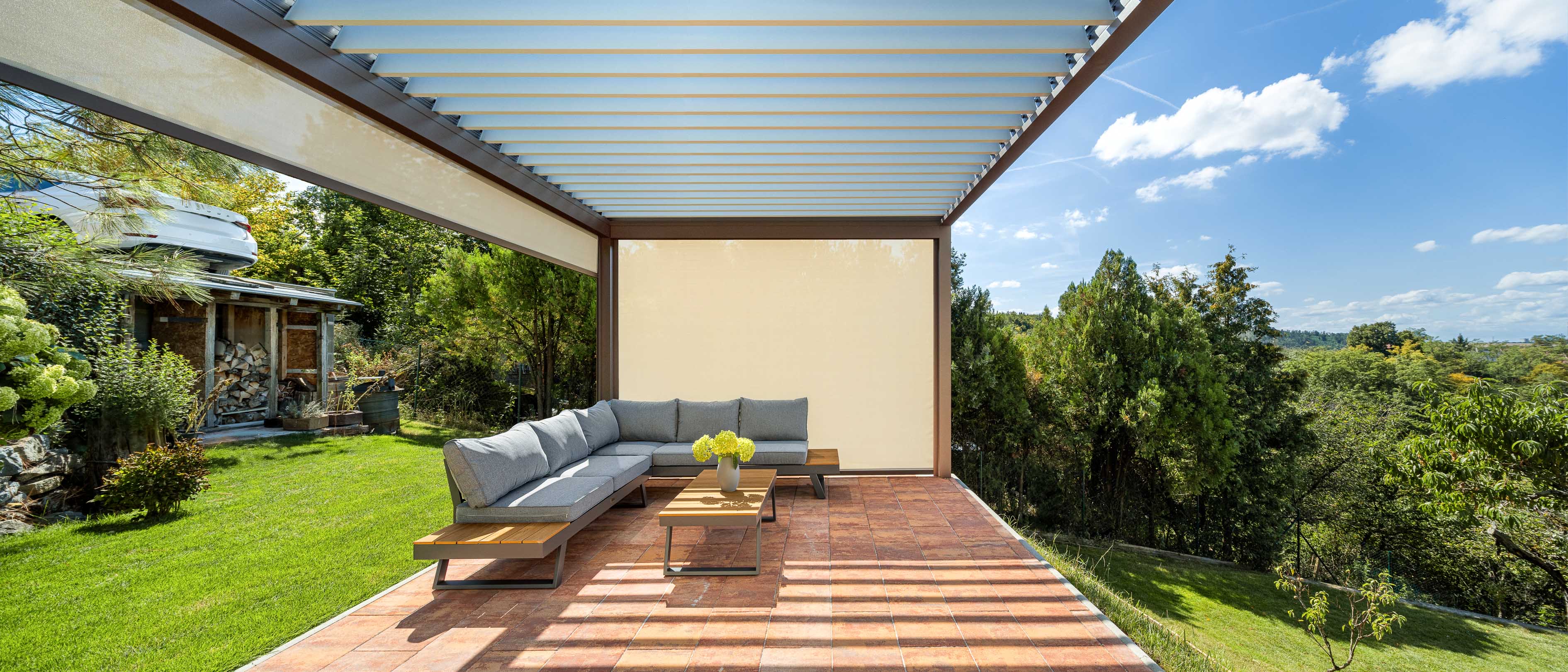 Moderní pergola SKYLINE nad brněnským panoramatem